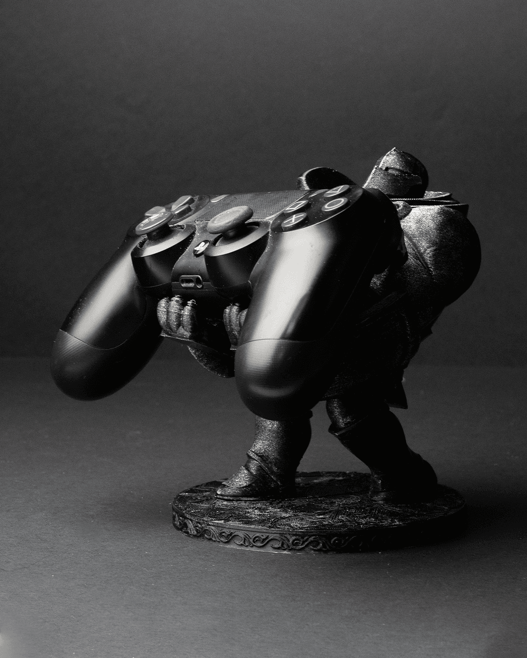 Dark Knight Controller Holder (Metal Black)