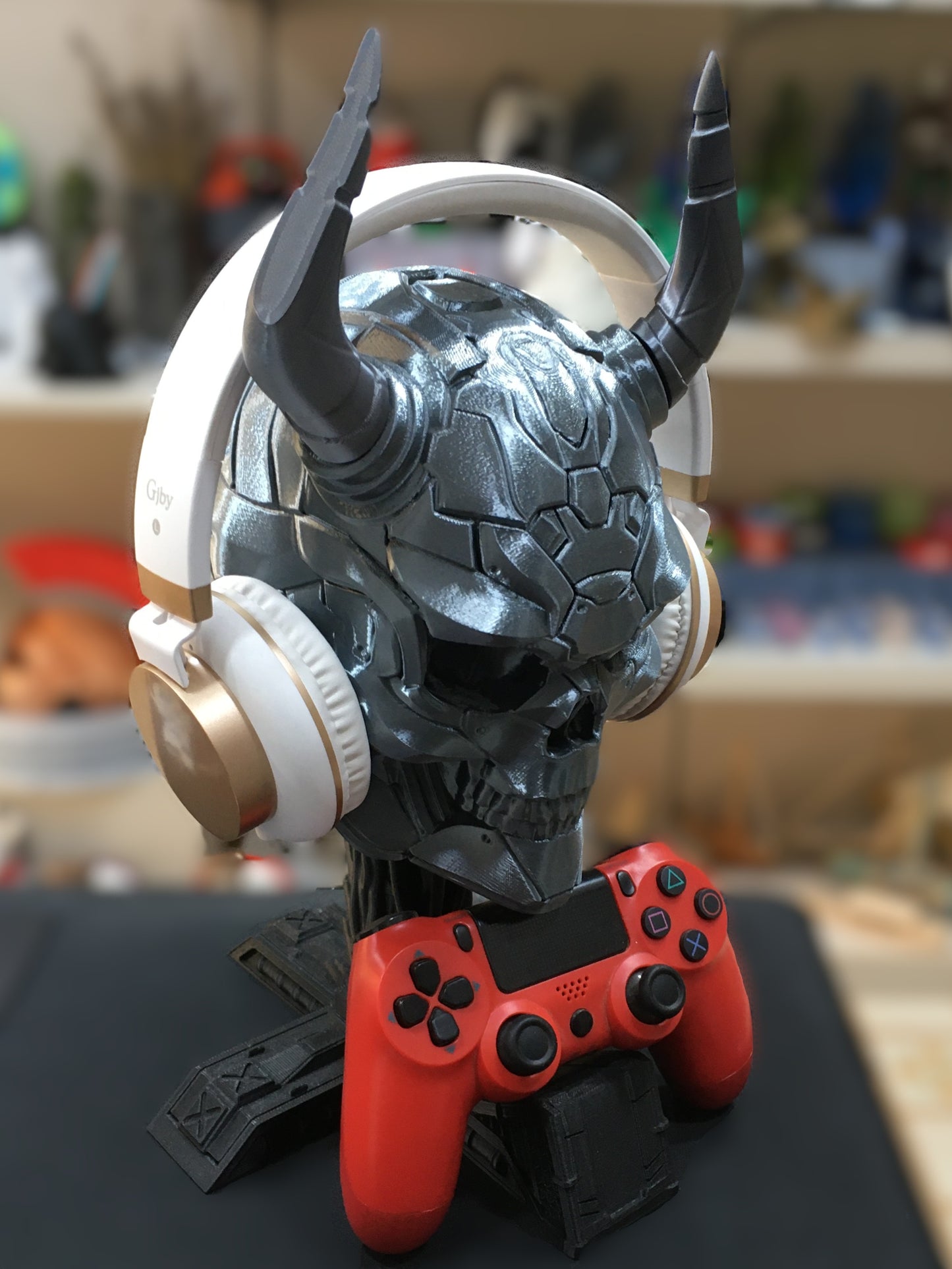 Sci-fi Skull Controller & Headphone Holder (Graphite)