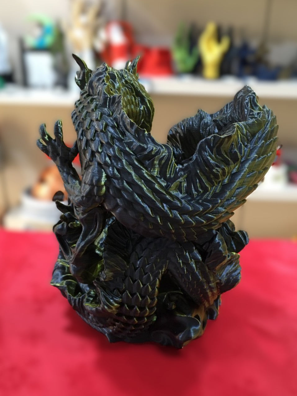 Dragon’s Embrace Wine Holder (Black-Gold)