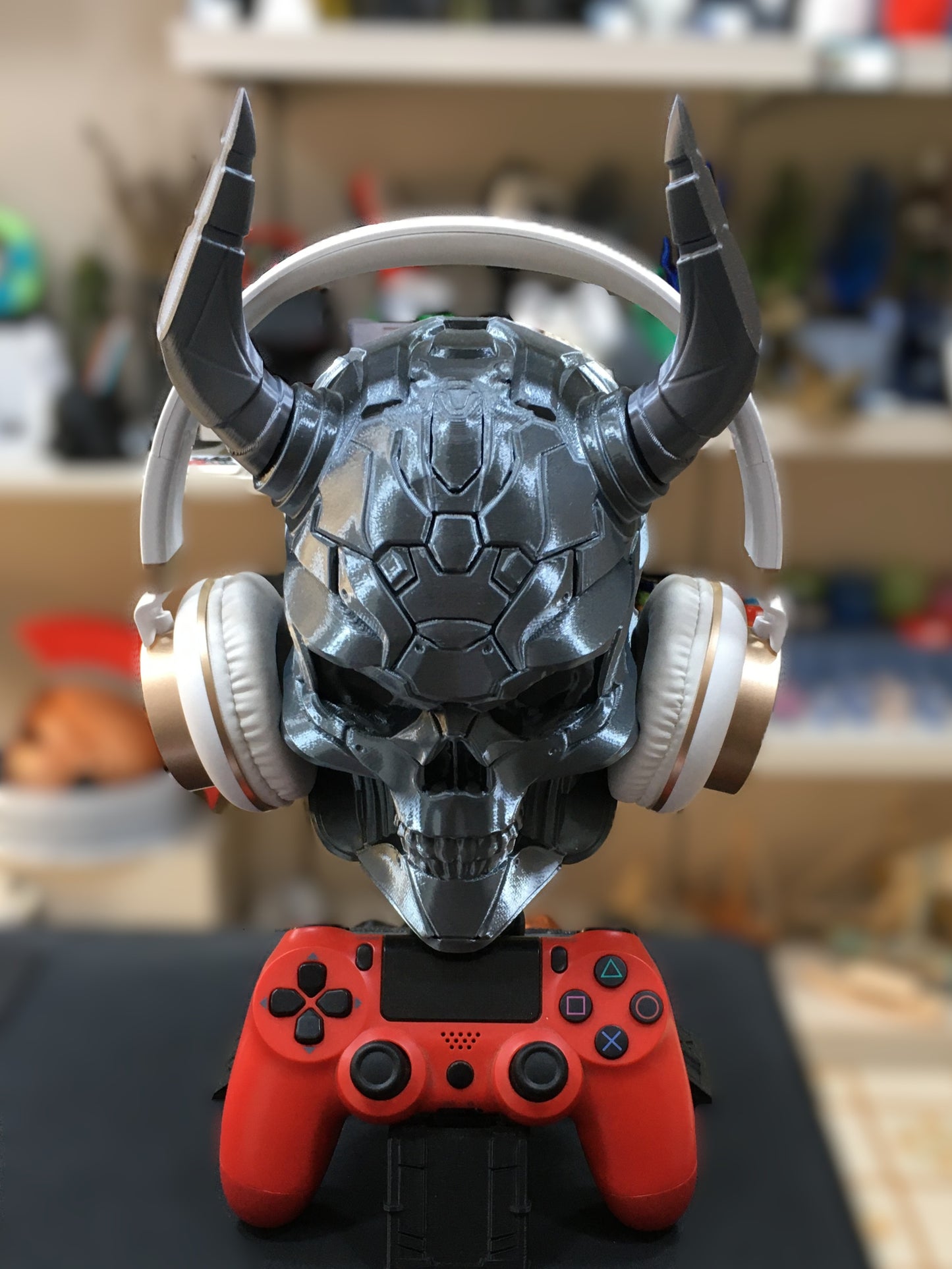 Sci-fi Skull Controller & Headphone Holder (Graphite)