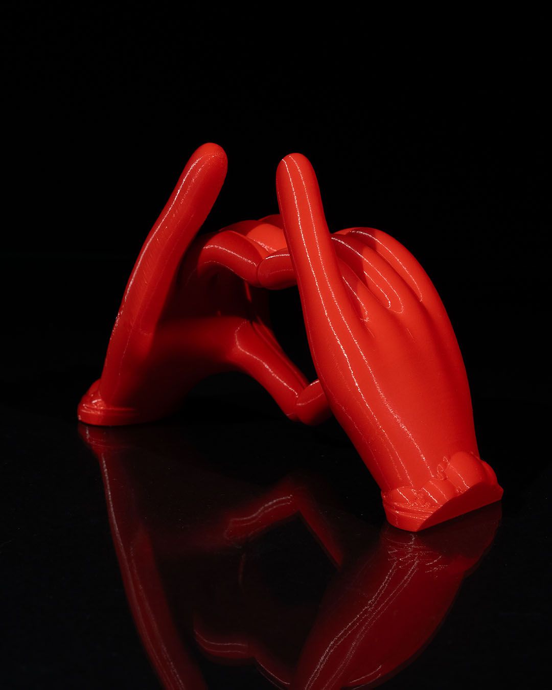 Heart Hands Phone Holder (Red)