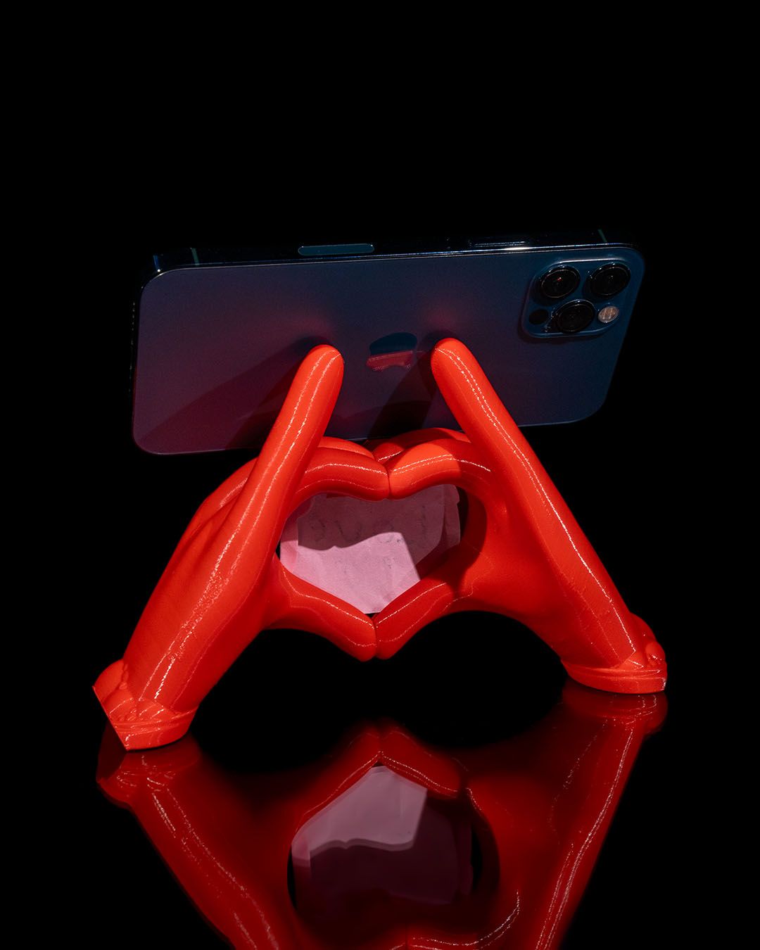 Heart Hands Phone Holder (Red)